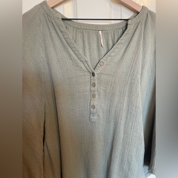 Free People Seersucker Henley - Picture 4 of 9